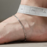 découvrez nos conseils pratiques pour choisir la taille idéale d'un bijou de pied, alliant confort et style pour sublimer vos pieds en toute élégance.