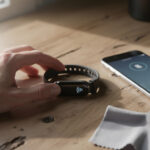 découvrez comment programmer facilement un bracelet intelligent nfc adapté à vos besoins personnels. guide complet pour personnaliser vos bijoux connectés et profiter de la technologie au quotidien.