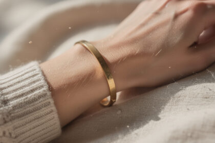 découvrez comment choisir un bijou de tous les jours alliant confort et élégance pour sublimer votre style au quotidien en toute simplicité.