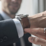 découvrez nos conseils pour choisir le bijou parfait à offrir à un homme élégant, alliant style et raffinement pour toutes les occasions.