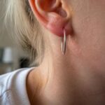 découvrez des conseils pratiques pour soulager une oreille irritée par une boucle neuve et éviter les désagréments liés au port de nouveaux bijoux.