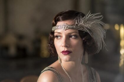 découvrez le retour en force des bijoux de tête des années folles, alliant élégance vintage et modernité pour sublimer vos coiffures avec style et originalité.