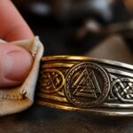 découvrez nos conseils pratiques pour entretenir vos bijoux en bronze et préserver leur éclat durablement. astuces simples pour des bijoux qui brillent toujours.