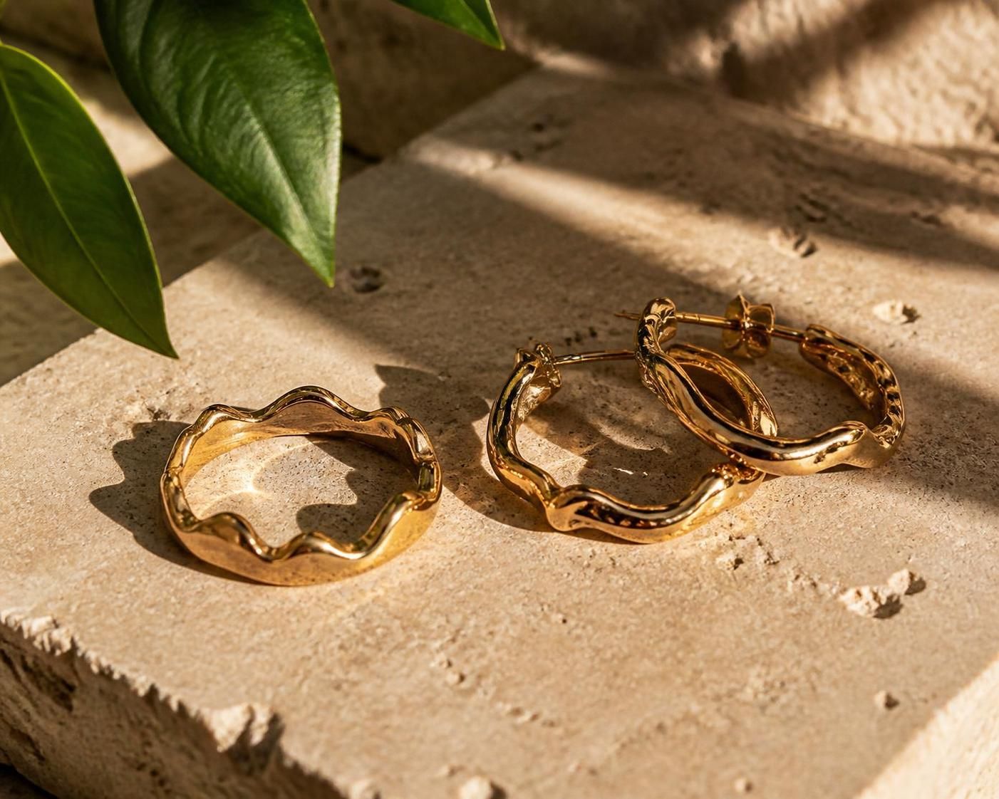découvrez nos conseils pratiques pour entretenir vos bijoux en bronze et leur conserver tout leur éclat au fil du temps.