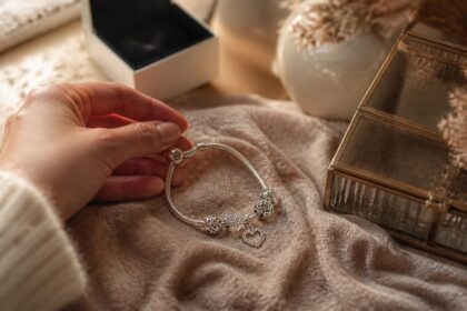 découvrez la collection bijoux pandora, le cadeau parfait pour faire plaisir à vos proches avec des créations élégantes et uniques.