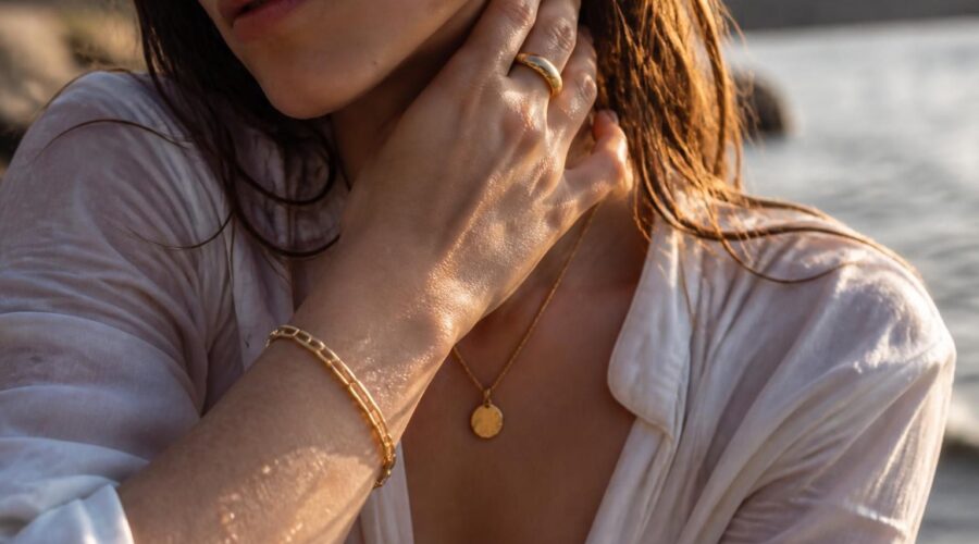 découvrez les bijoux plaqué or résistants à l'eau, alliant élégance et durabilité pour une mode innovante et sans compromis.