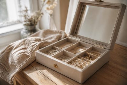 découvrez la boîte à bijoux yves rocher alliant style élégant et praticité optimale pour organiser et protéger vos bijoux avec raffinement.