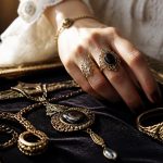découvrez les bijoux lucifer, une collection unique qui fascine les célébrités par son style audacieux et son élégance mystérieuse. adoptez une touche de glamour et d’originalité.