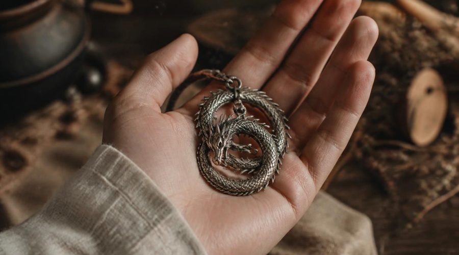 découvrez pourquoi les bijoux dragon sont le cadeau parfait pour les amateurs d'univers fantastiques, alliant symbolisme puissant et esthétique unique.